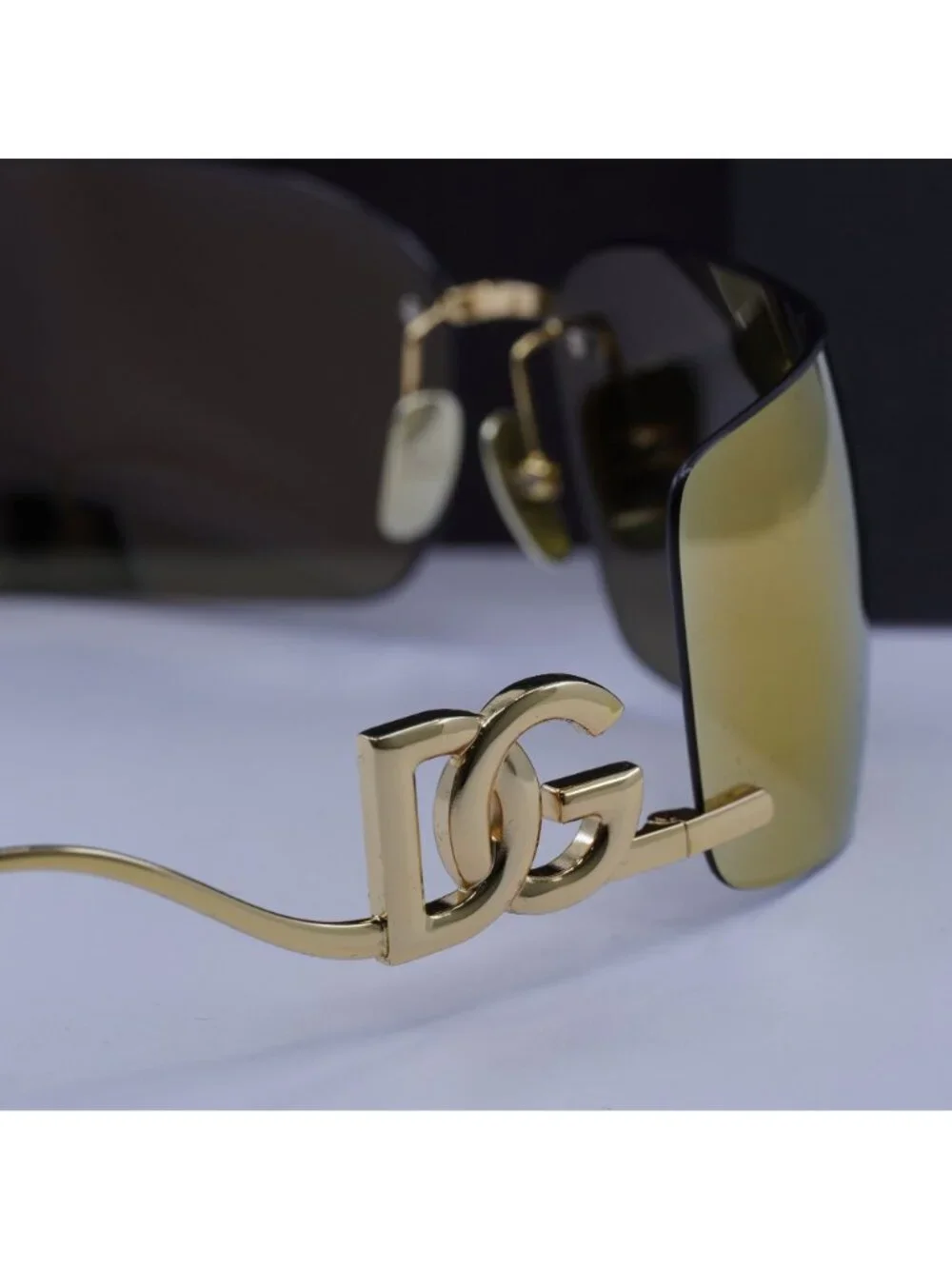 Dolce & Gabbana model dg2319